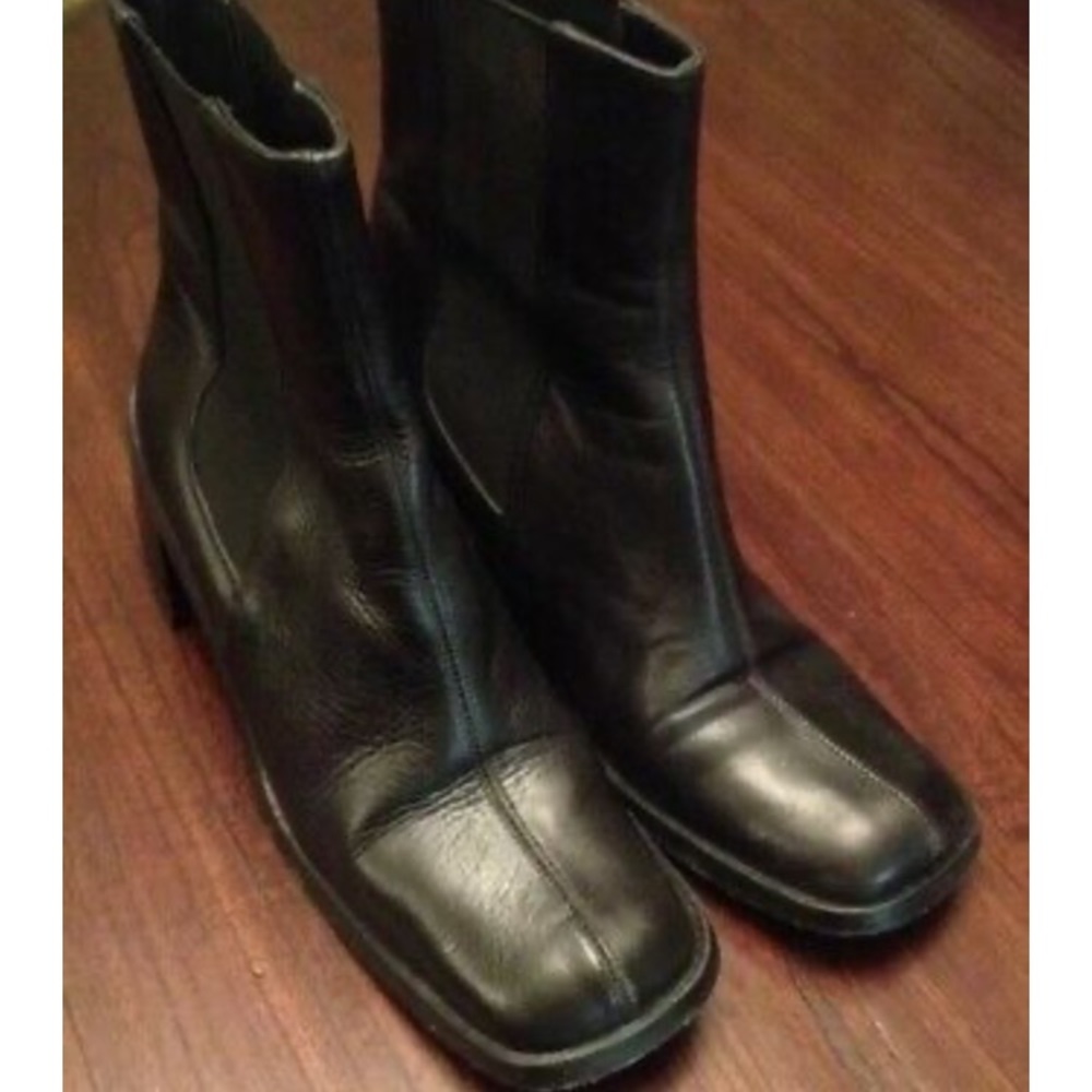 Kenneth Cole Heel Chunky Chelsea Boots